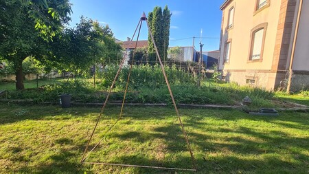 pyramide Nubienne installer au jardinavec chapeaux c&ocirc;ne a 51&deg; tout en cuivre