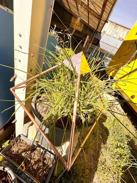 pyramide avec chapeau cuivre