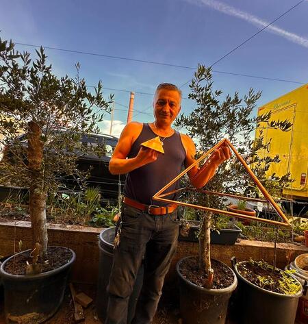 pr&eacute;sentation pyramide cuivre format kh&eacute;ops avec chapeau cuivre