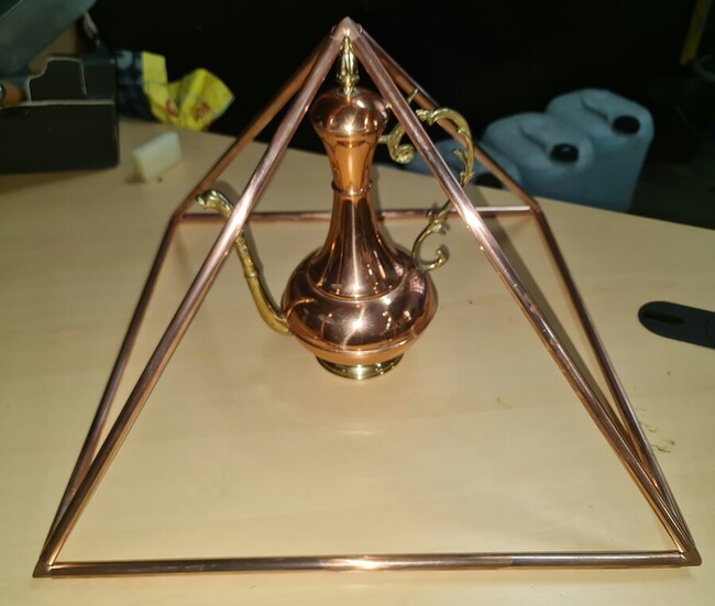 Pyramide cuivre soud&eacute;