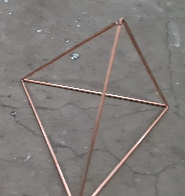 solide de platon t&eacute;tra&egrave;dre en cuivre